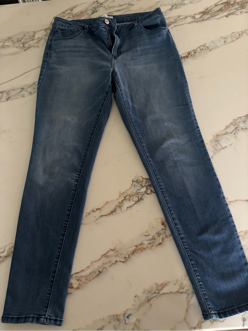 Artisan Ny Straight Leg Jeans in Faded Blue